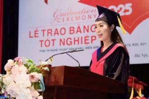 Cuộc sống ở tuổi 54 của Á hậu Việt Nam vừa nhận bằng Thạc sỹ